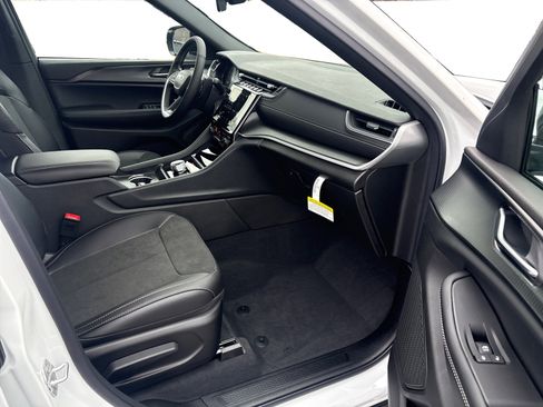 New 2025 Jeep Grand Cherokee 4WD image 20