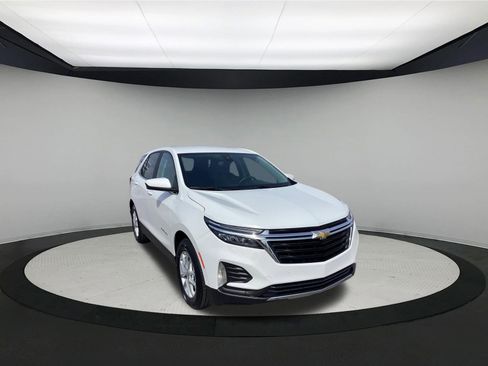 Used 2024 Chevrolet Equinox LT AWD/4WD image 2