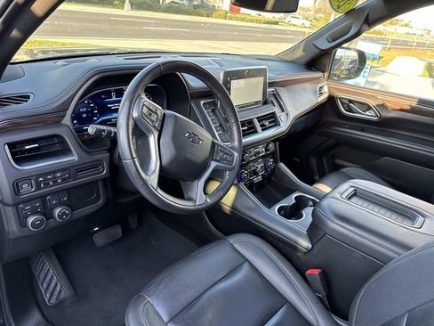 Used 2022 Chevrolet Tahoe Z71 w/ Luxury Package AWD/4WD image 17