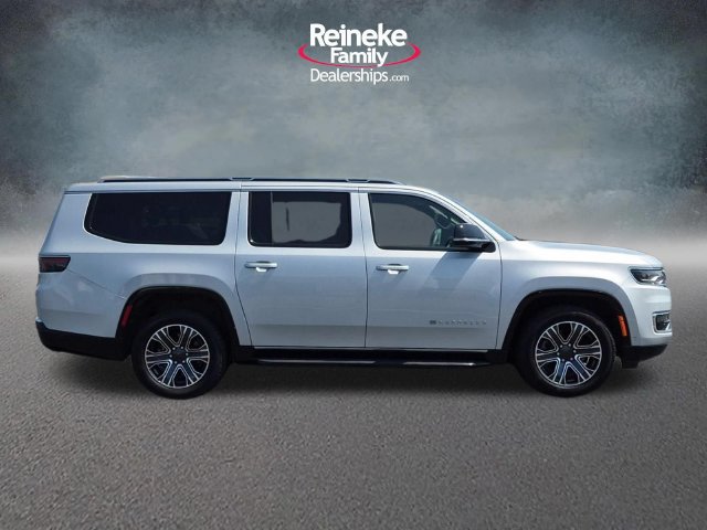 Used 2024 Jeep Wagoneer L Series II w/ Flexible Seating Group AWD/4WD image 4