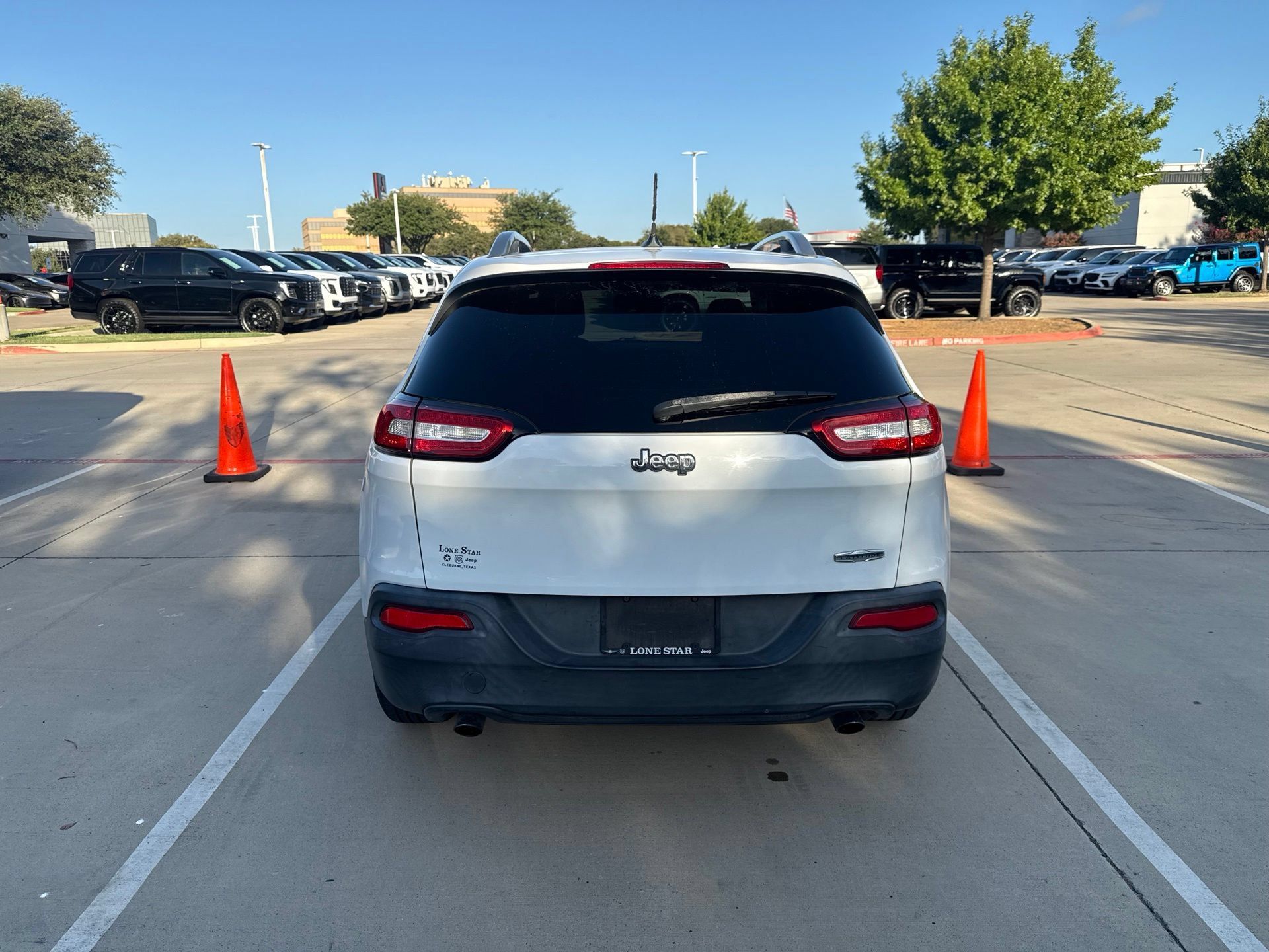 Used 2014 Jeep Cherokee Latitude FWD image 2