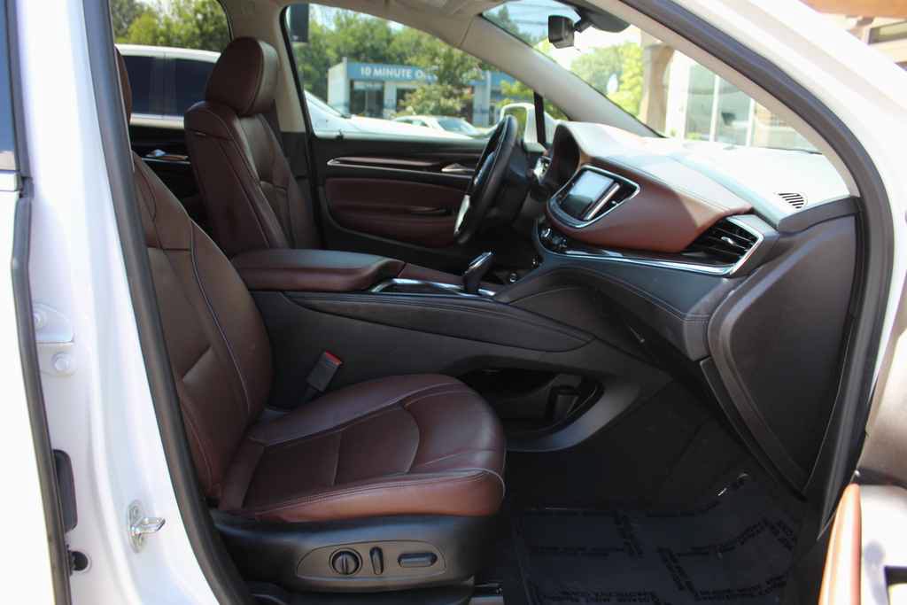 Used 2018 Buick Enclave Avenir w/ Avenir Technology Package FWD image 31