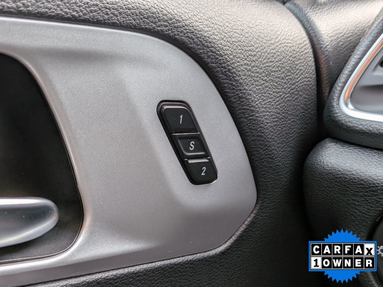Used 2025 Chrysler Pacifica Limited FWD image 30