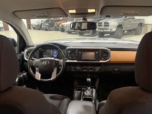 Used 2017 Toyota Tacoma SR5 w/ Tow Package image 16