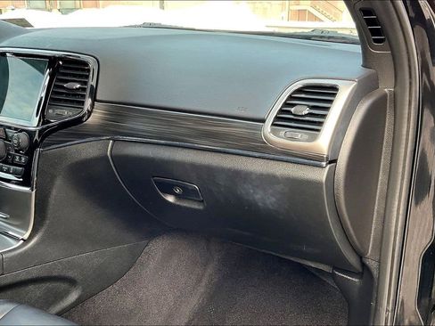 Used 2022 Jeep Grand Cherokee Limited image 15