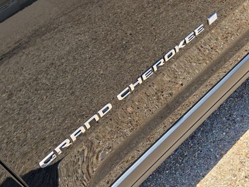 Used 2021 Jeep Grand Cherokee L Limited AWD/4WD image 11