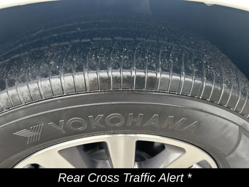Used 2022 Chrysler Pacifica Touring-L FWD image 13