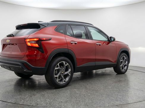 Used 2025 Chevrolet Trax LT FWD image 9