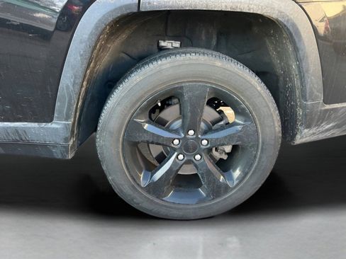 Used 2023 Jeep Grand Cherokee L Altitude image 17