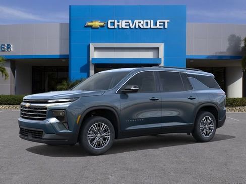 New 2026 Chevrolet Traverse LT w/ Driver Confidence Package FWD image 2