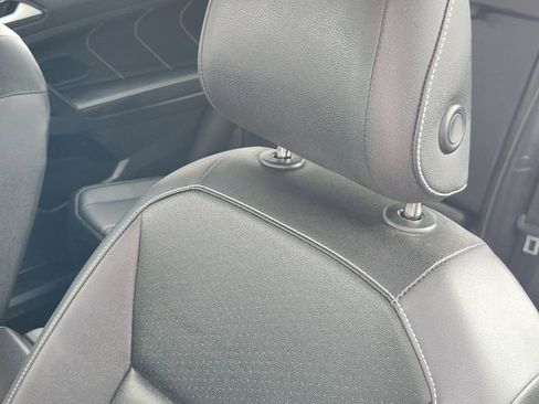 Used 2023 Volkswagen Tiguan SE w/ Panoramic Sunroof Package image 16