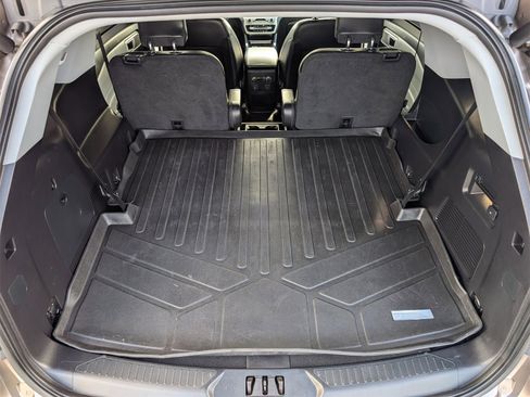 Used 2021 Ford Explorer XLT w/ Equipment Group 202A image 14