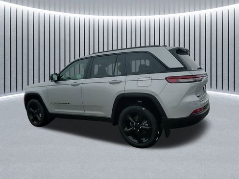 New 2025 Jeep Grand Cherokee Limited w/ Black Appearance Package image 15