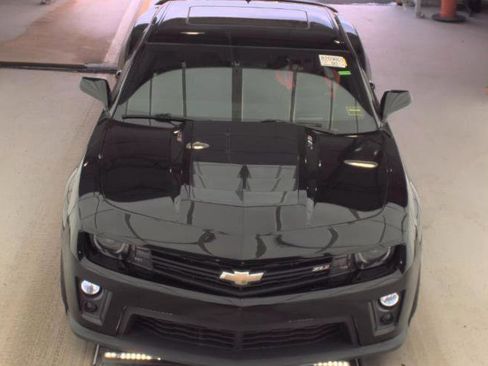 Used 2015 Chevrolet Camaro ZL1 RWD image 2