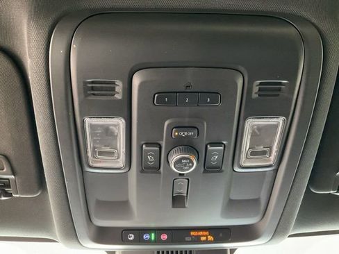 Used 2023 Chevrolet Suburban High Country image 19