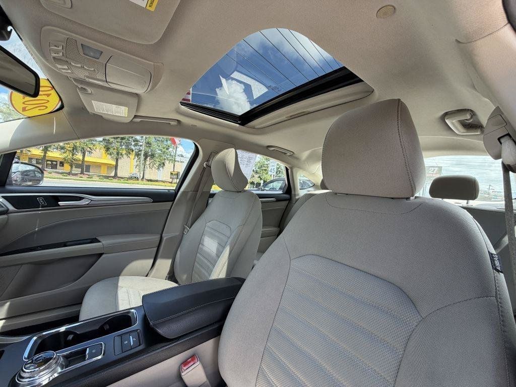 Used 2019 Ford Fusion SE FWD image 15