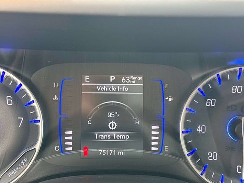 Used 2023 Chrysler Voyager LX FWD image 25