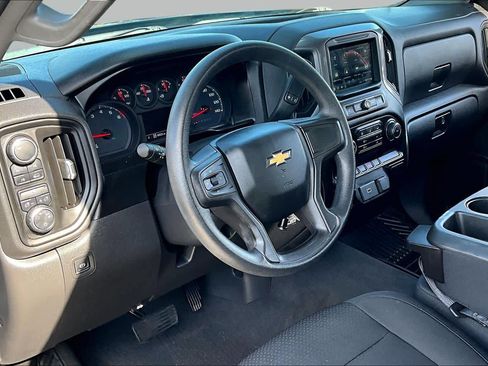 Used 2019 Chevrolet Silverado 1500 Custom w/ Custom Convenience Package AWD/4WD image 18