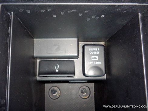 Used 2018 Mitsubishi Outlander LE image 12