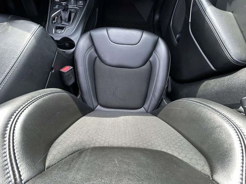 Used 2019 Jeep Cherokee Latitude Plus w/ Comfort/Convenience Group image 17