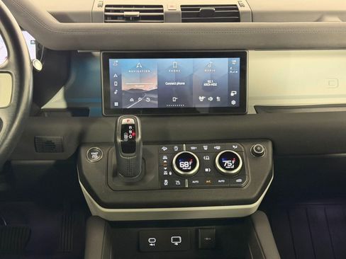 Used 2023 Land Rover Defender 110 S image 24