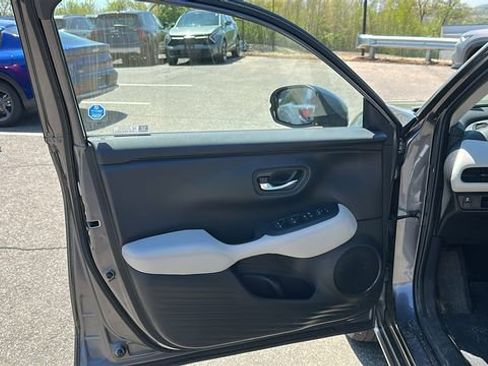 Used 2024 Honda HR-V LX image 8