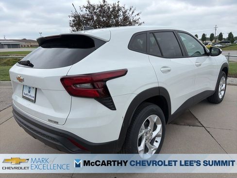 New 2026 Chevrolet Trax LS w/ LS Convenience Package FWD image 22