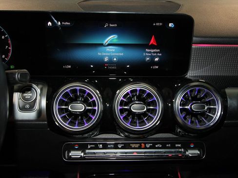 Used 2022 Mercedes-Benz GLB 250 4MATIC image 16