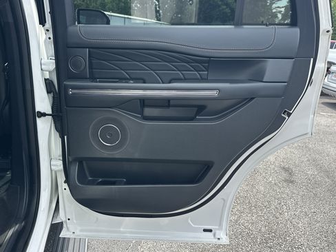 Used 2023 Ford Expedition Platinum AWD/4WD image 17