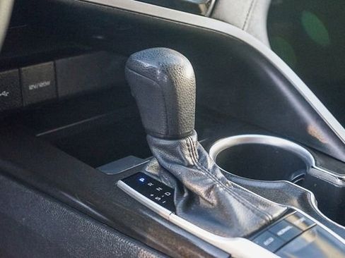 Used 2022 Toyota Camry LE image 20