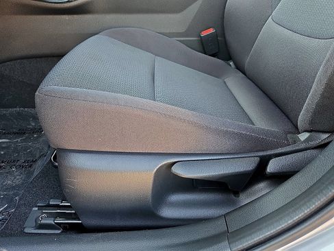 Used 2025 Toyota Prius LE FWD image 21