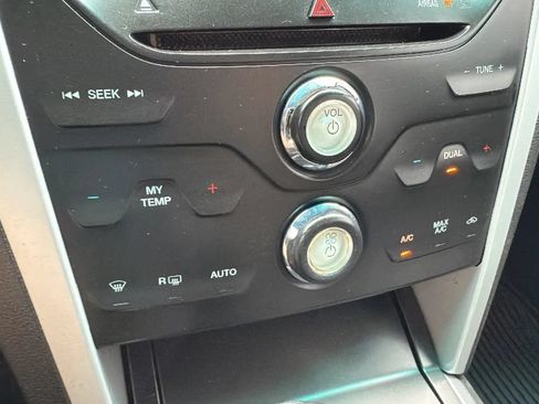 Used 2014 Ford Explorer XLT w/ Equipment Group 202A FWD image 29