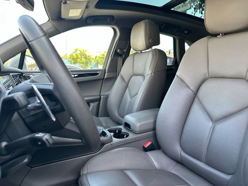 Certified 2024 Porsche Macan S AWD/4WD image 5