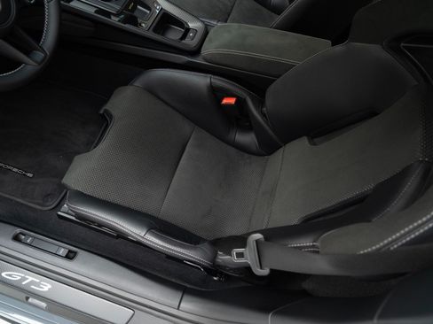 Certified 2026 Porsche 911 GT3 RWD image 17