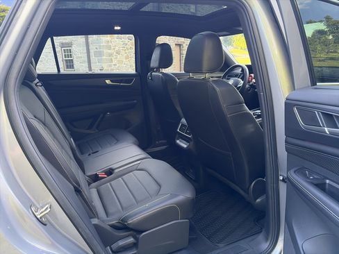 Used 2024 Volkswagen Atlas Cross Sport SEL R-Line AWD/4WD image 29