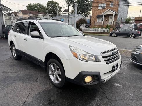 Used 2013 Subaru Outback 3.6R Limited w/ Special Appearance Pkg AWD/4WD image 8