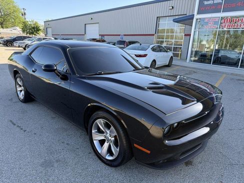 Used 2018 Dodge Challenger SXT RWD image 2