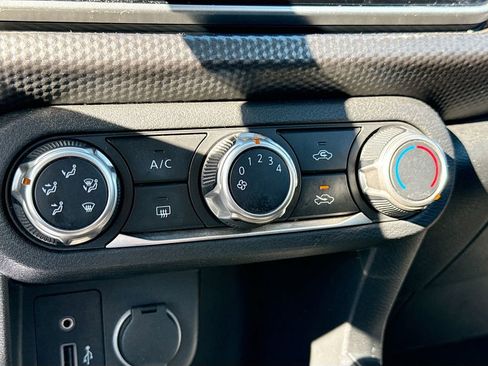 Used 2020 Nissan Kicks S image 14