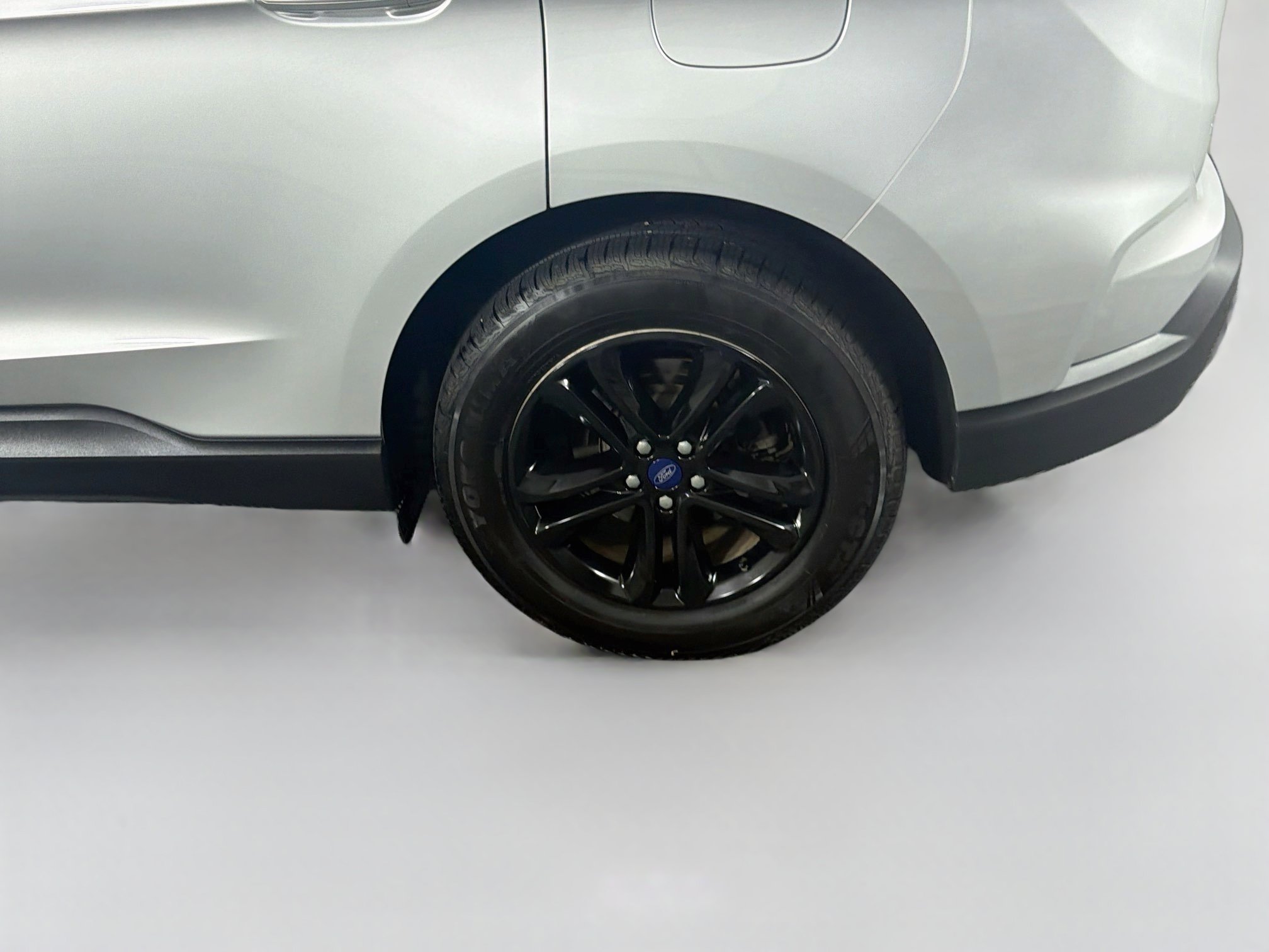 Used 2019 Ford Edge SEL w/ Equipment Group 201A FWD image 11