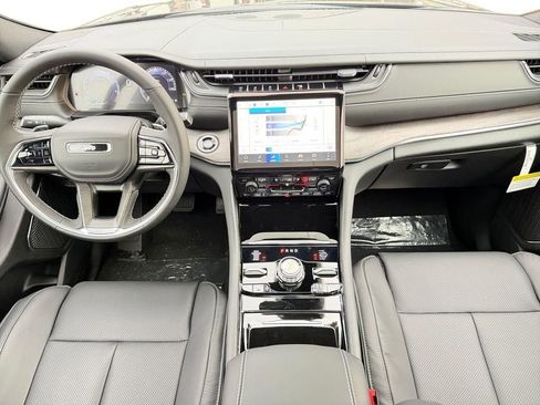 New 2025 Jeep Grand Cherokee Overland w/ Luxury Tech Group IV AWD/4WD image 10