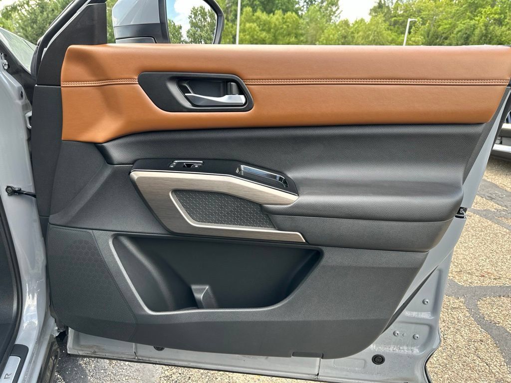 Used 2023 Nissan Pathfinder Platinum AWD/4WD image 23
