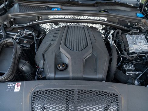 Used 2025 Porsche Macan image 29