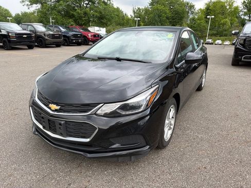 Used 2018 Chevrolet Cruze LT FWD image 4