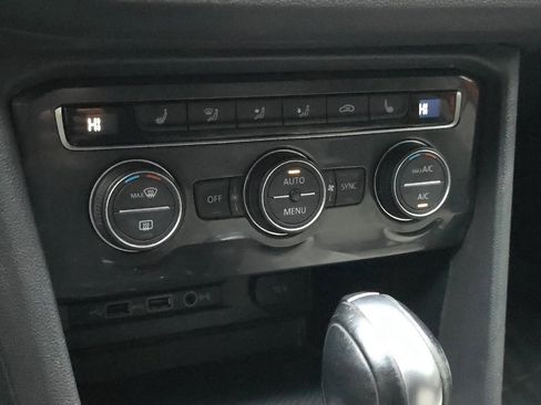 Used 2019 Volkswagen Tiguan S image 26