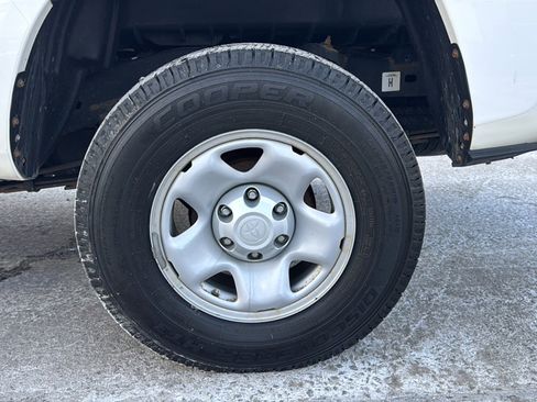 Used 2020 Toyota Tacoma SR image 36