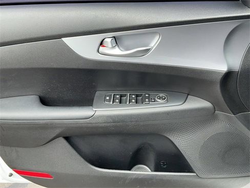 Used 2023 Kia Forte LXS image 10