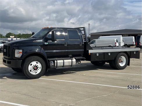 Used 2022 Ford F750 2WD Crew Cab Super Duty image 1