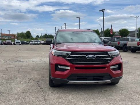 Used 2020 Ford Explorer XLT w/ Equipment Group 202A AWD/4WD image 3