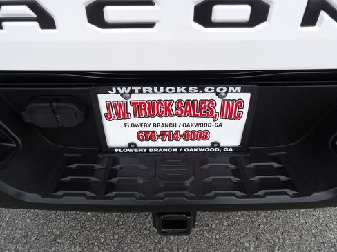 Used 2016 Toyota Tacoma SR5 w/ SR5 Appearance Package (SN) AWD/4WD image 44