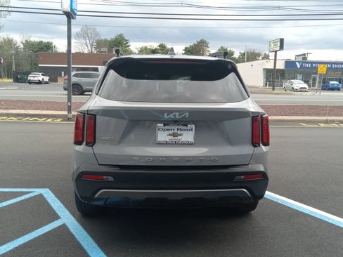 Used 2022 Kia Sorento S image 6